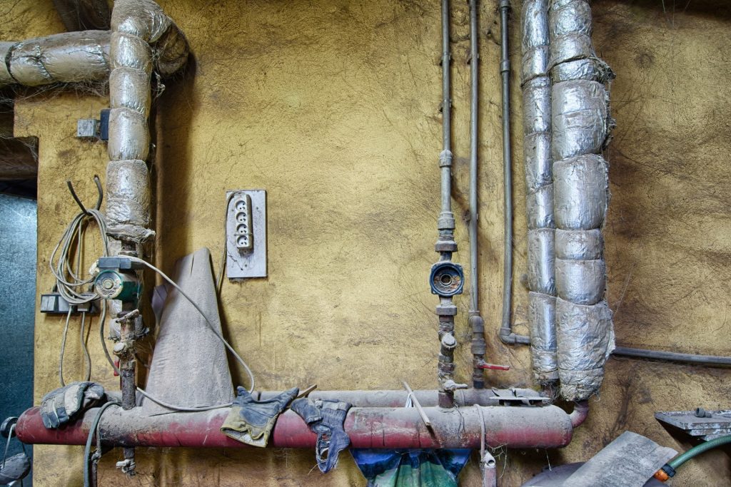 Inicio Distribution pipes in the boiler room